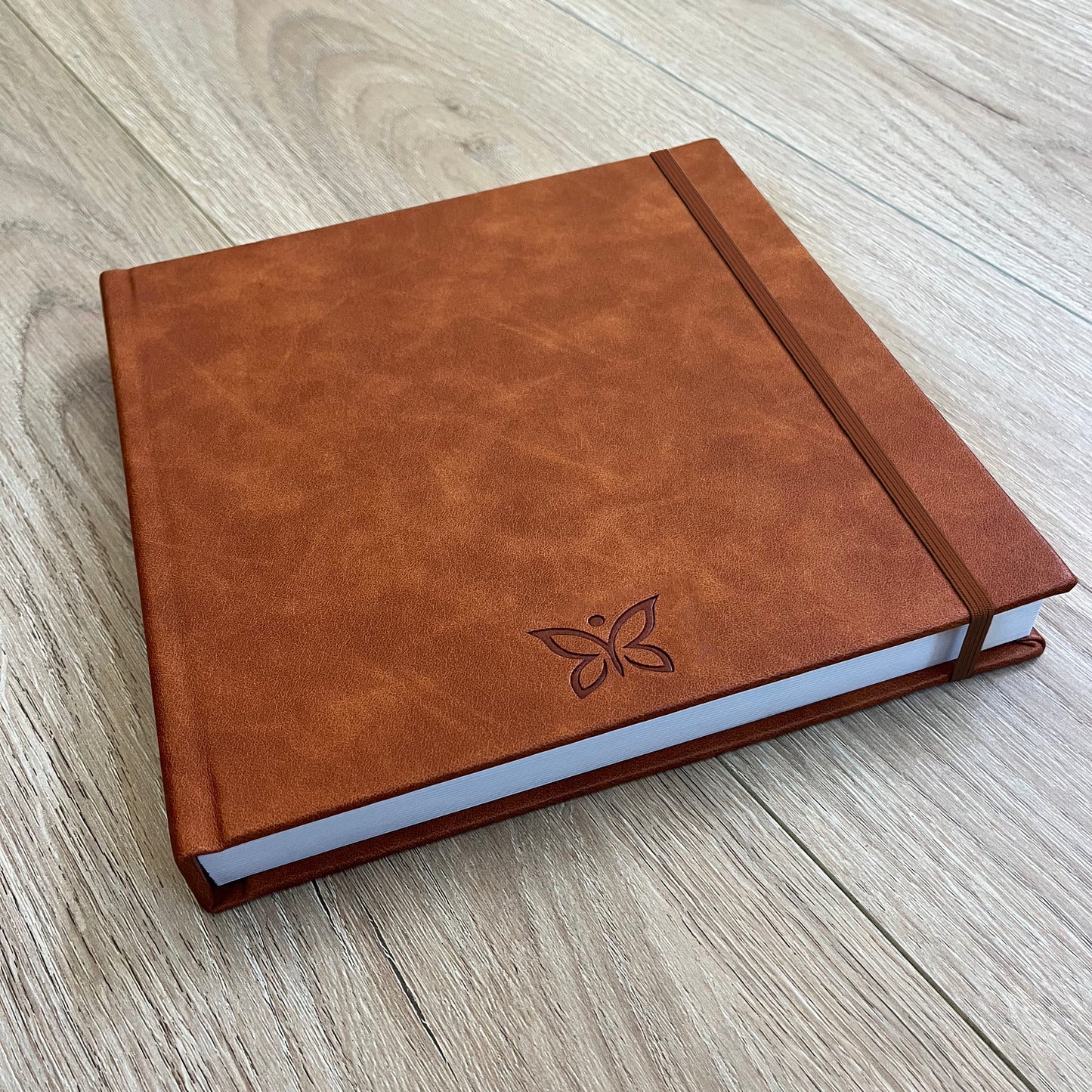 Luchetti True Flat Sketchbook™ – 8x8" – 40 Pages – 600gsm Mixed Media Paper